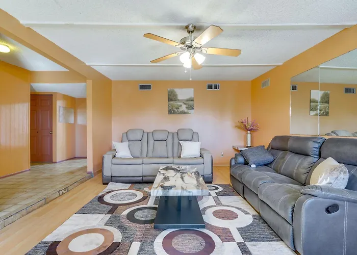 Holiday home 7 Mi To Saguaro Nat'l Park: W/ Yard *
