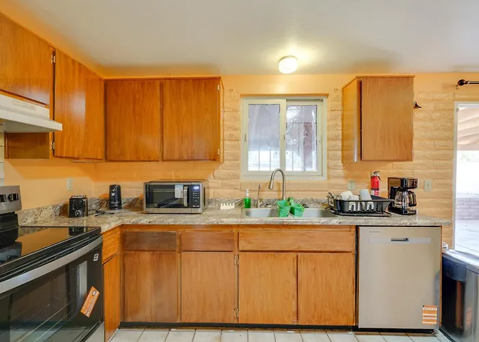 7 Mi To Saguaro Nat'l Park: W/ Yard Holiday home *