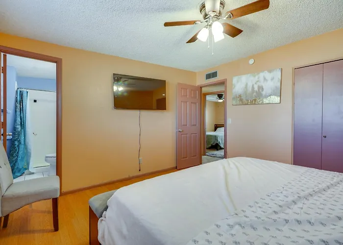 Holiday home 7 Mi To Saguaro Nat'l Park: W/ Yard Tucson