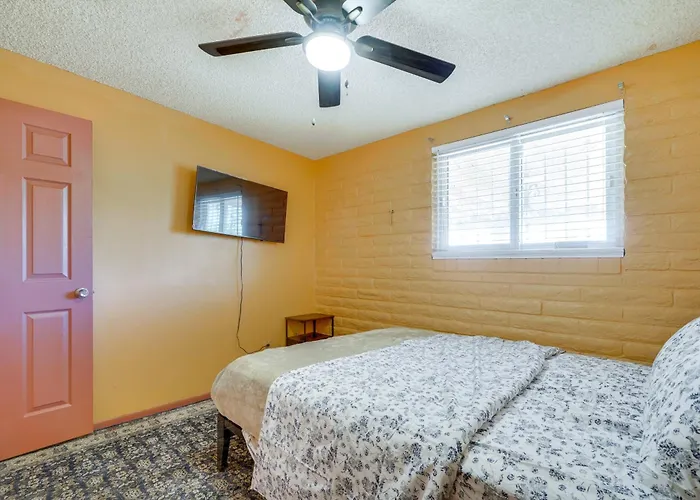 Holiday home 7 Mi To Saguaro Nat'l Park: W/ Yard Tucson