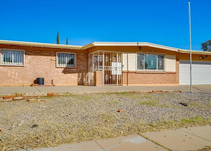 7 Mi To Saguaro Nat'l Park: W/ Yard Holiday home