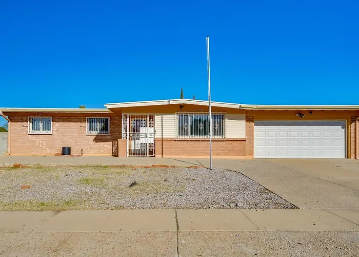 7 Mi To Saguaro Nat'l Park: W/ Yard Holiday home Tucson